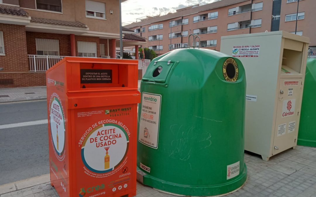 Petrer instala 38 contenedores de recogida de aceite doméstico usado en la vía pública