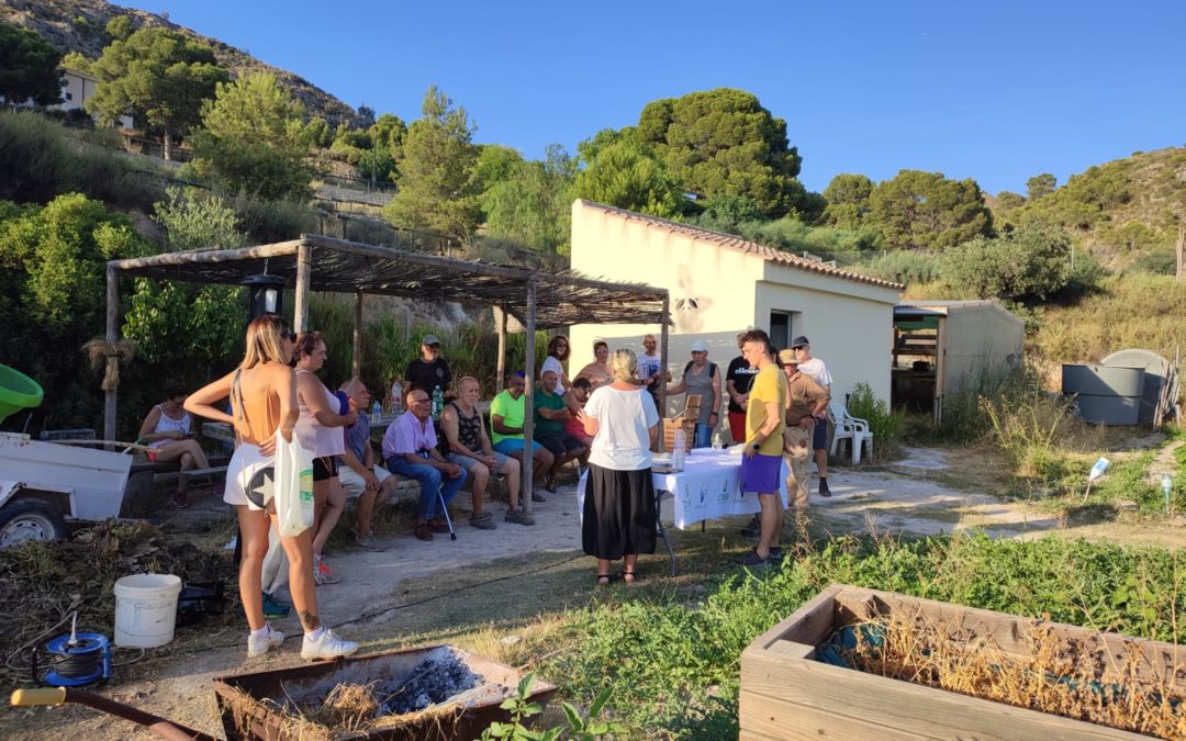 Puesta en marcha de una ecoisla de compostaje comunitario en Ferrusa