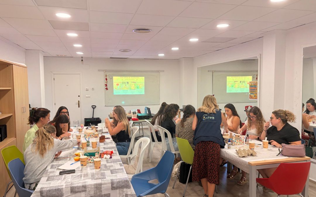 Talleres para jóvenes para transformar antiguos envases de vidrio en originales velas decorativas