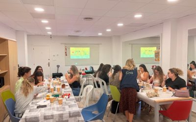 Talleres para jóvenes para transformar antiguos envases de vidrio en originales velas decorativas