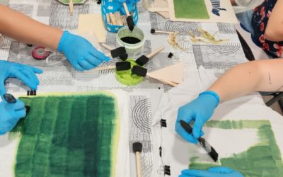 Talleres de cianotipia para jóvenes para dar una segunda vida a prendas y retales